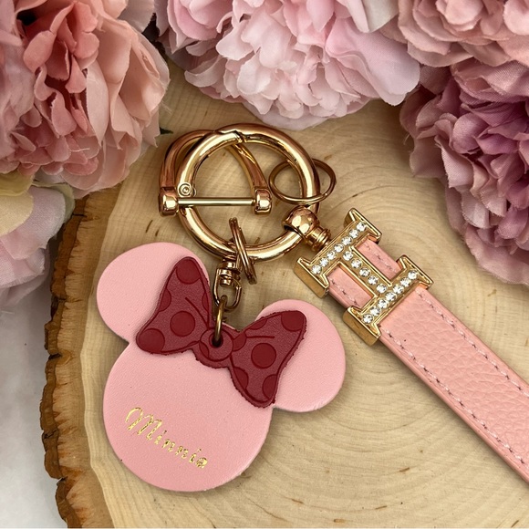 Gorgeous Pink Leather Minnie Mouse with Wrist Strap Key Fob Keychain - Picture 4 of 16